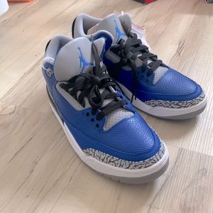 Air Jordan 3 Retro silhouette size 9